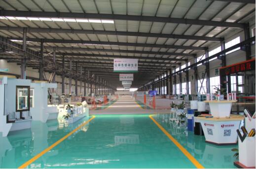 標(biāo)準(zhǔn)門(mén)窗生產(chǎn)車(chē)間-派克機(jī)器